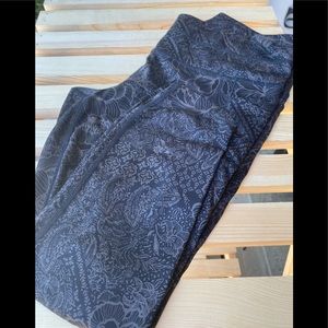 Athleta printed Karma capri with stash pockets